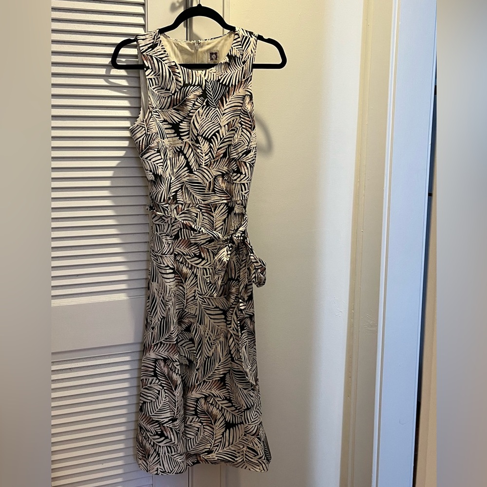 Patterned Anne Klein midi dress. Size 6.